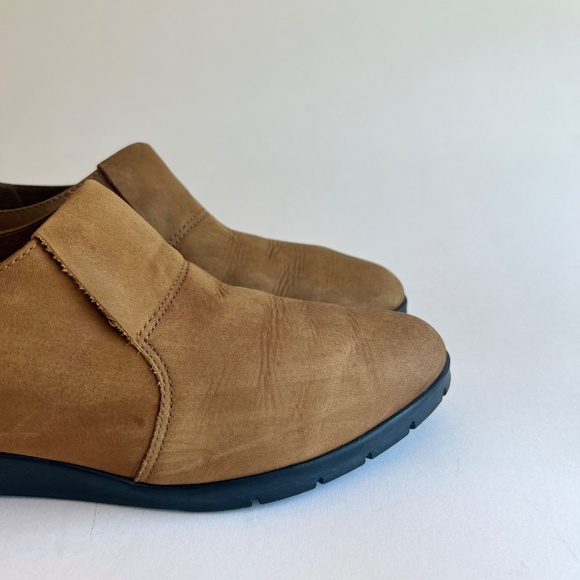 Clark’s Tan Genuine Leather Rubber Outsole Loafers size 9 - Picture 4 of 15